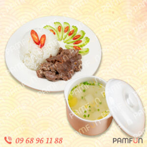 1. Cơm trắng thịt bò chiên